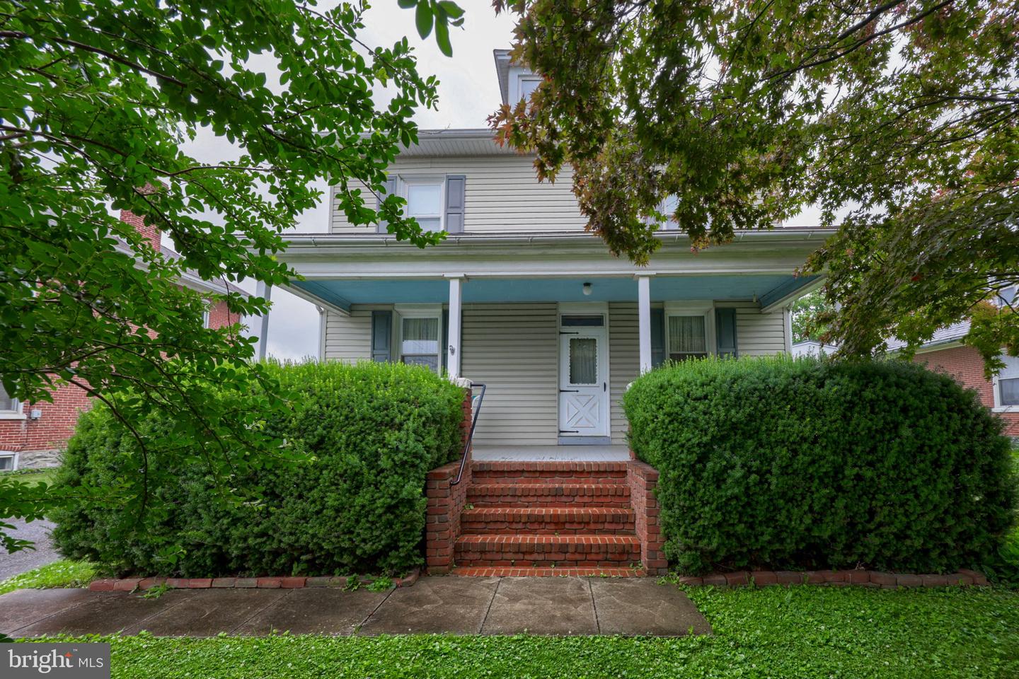 63 W Willow Road