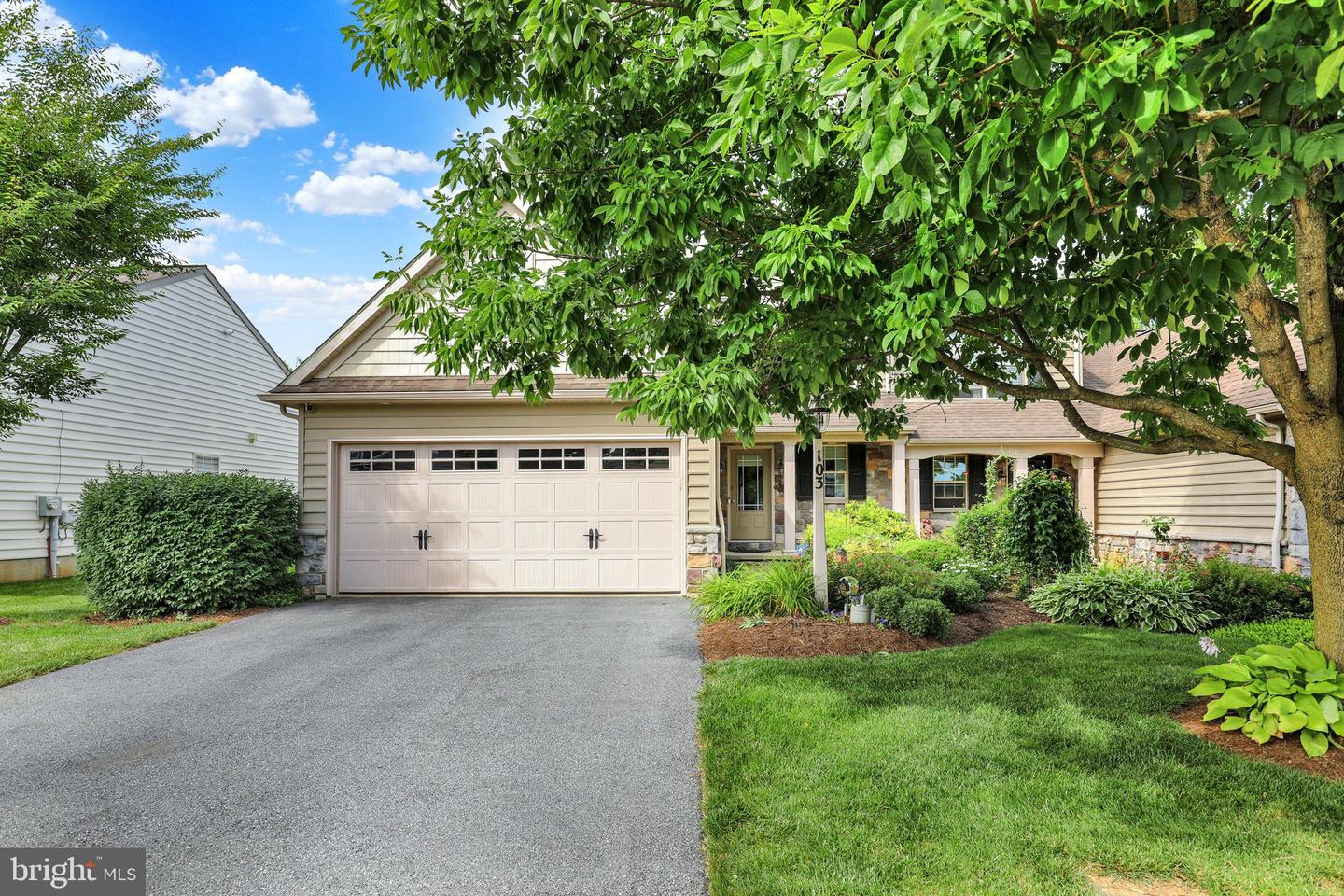 103 Goldenfield Drive, Lancaster