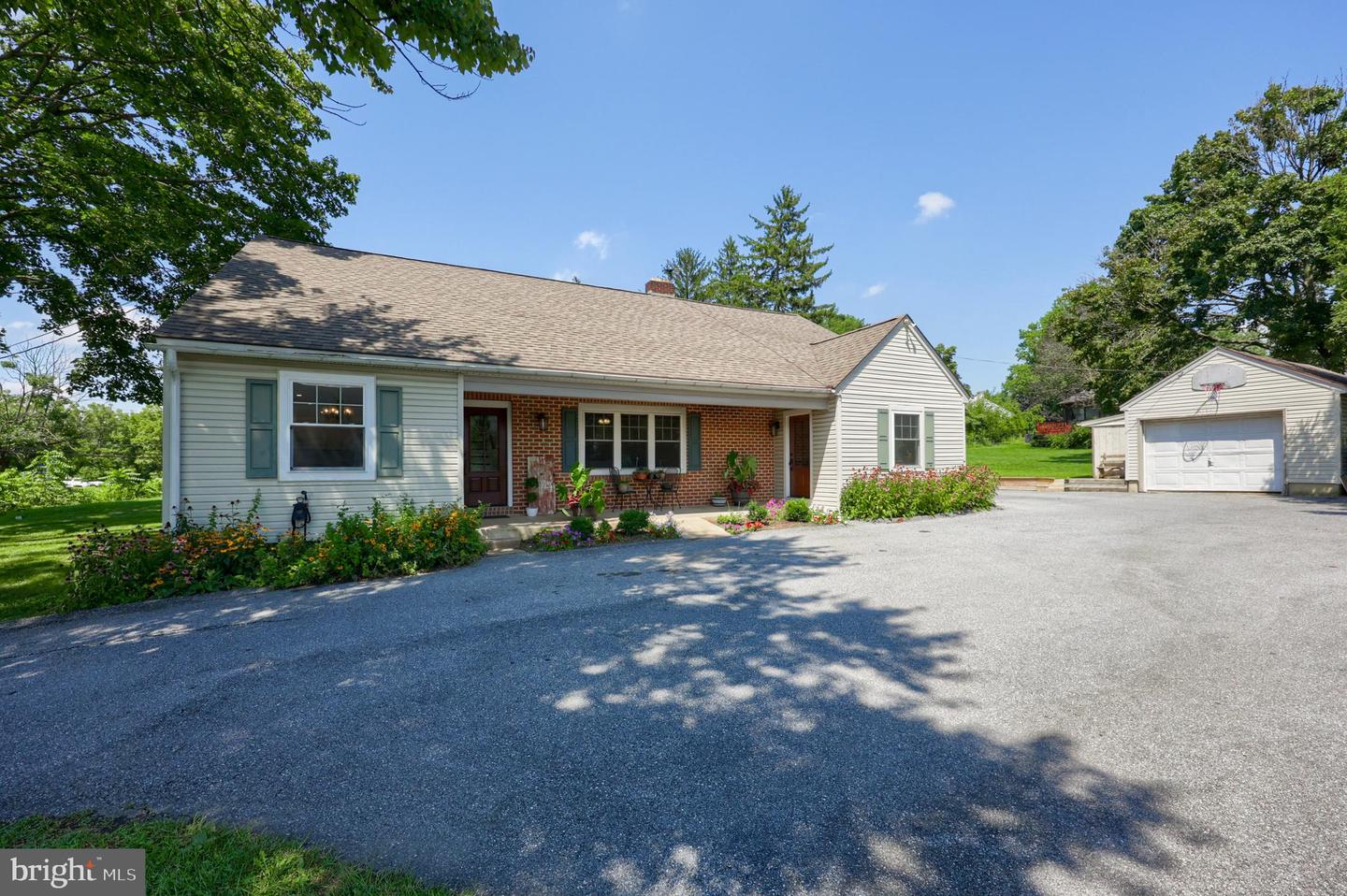 809 Furnace Hills Pike
