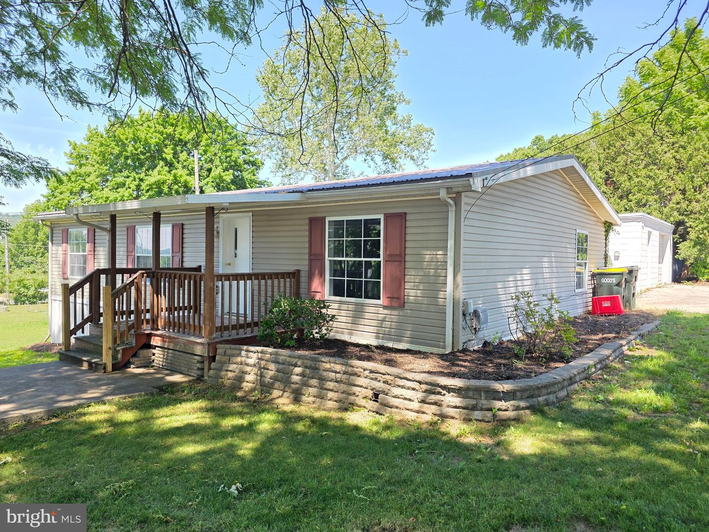 146 N Reamstown Rd