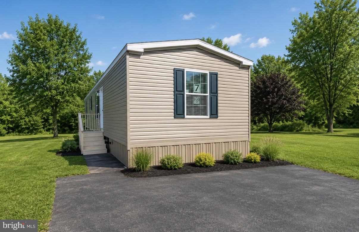 77 Circle Drive, Columbia