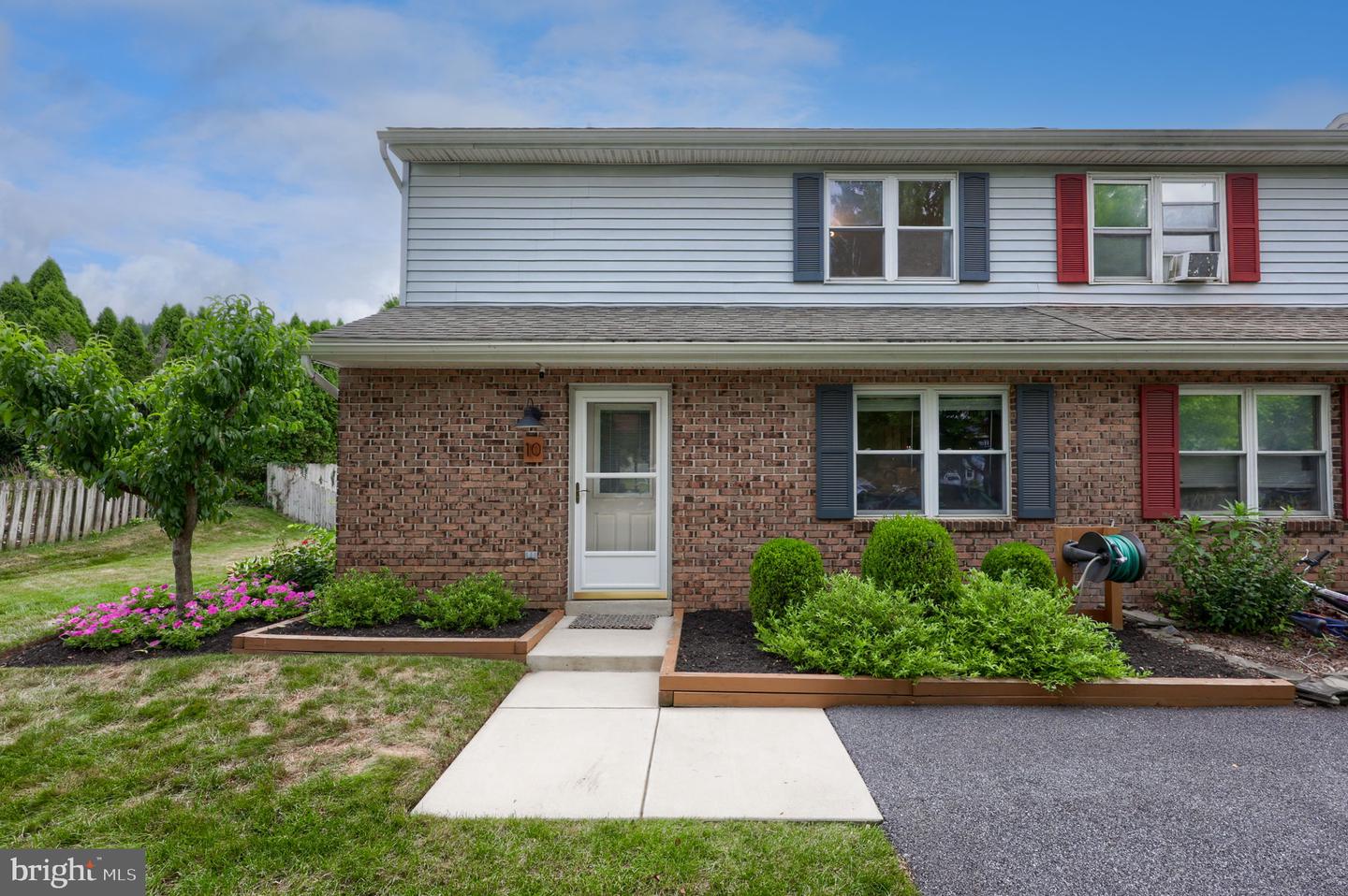 10 Lakeview Place