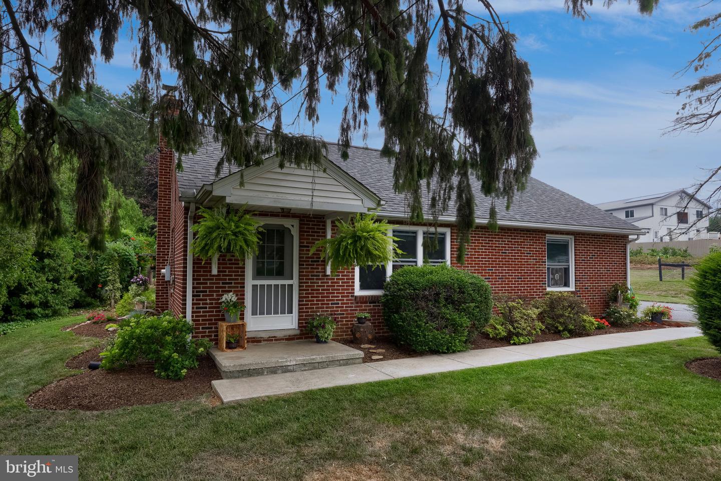 1646 White Oak Road