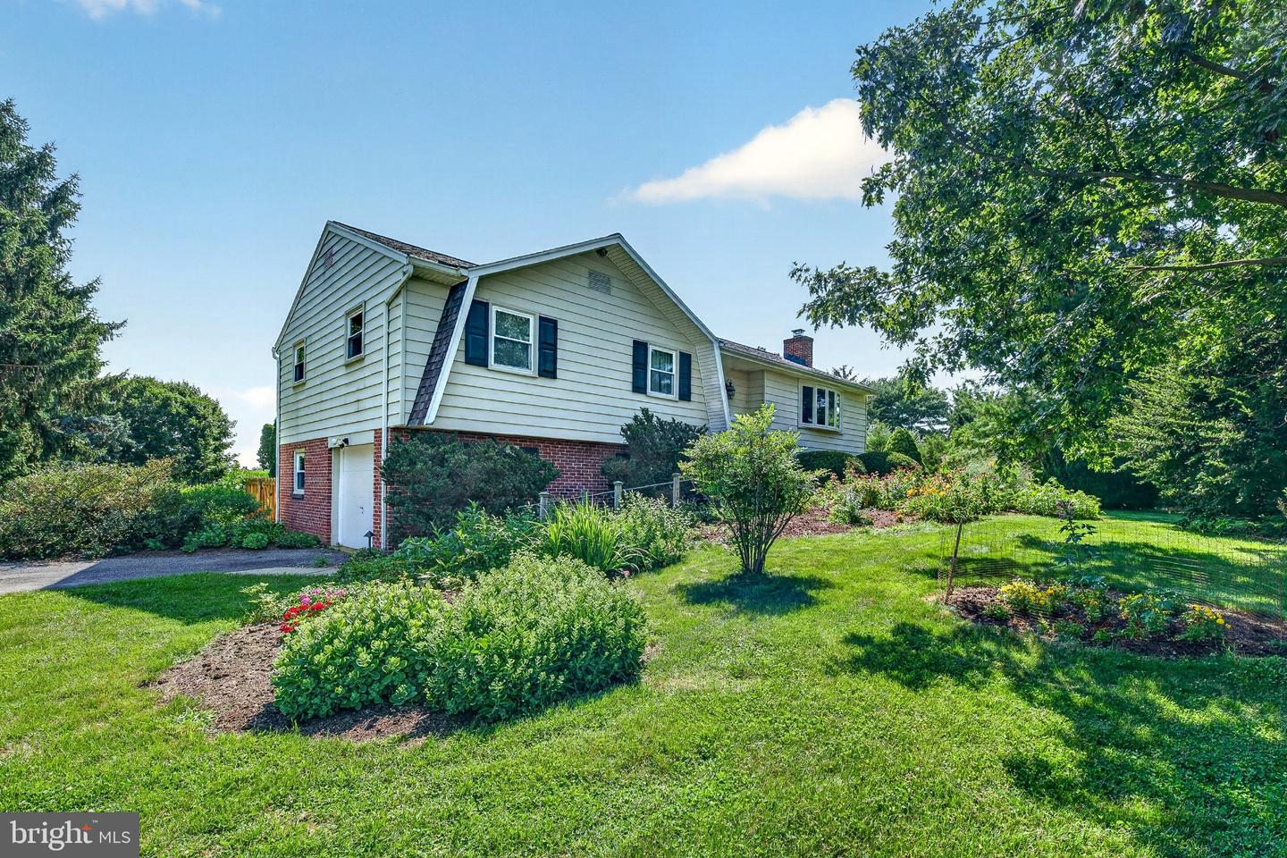 1277 S Colebrook Road, Manheim