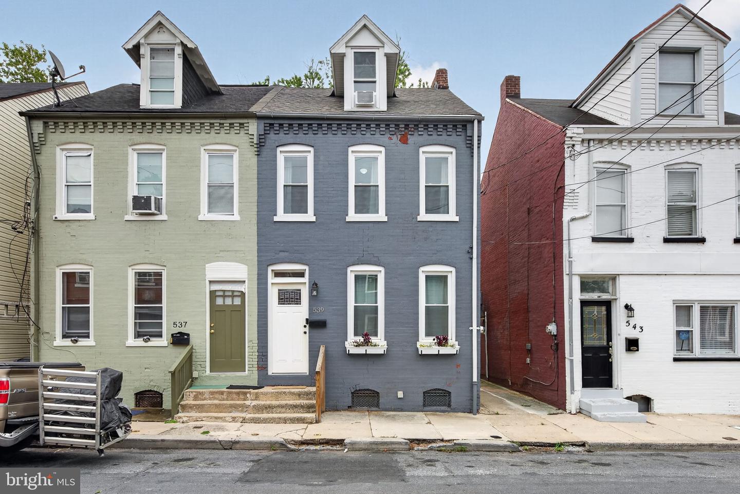 539 Woodward Street