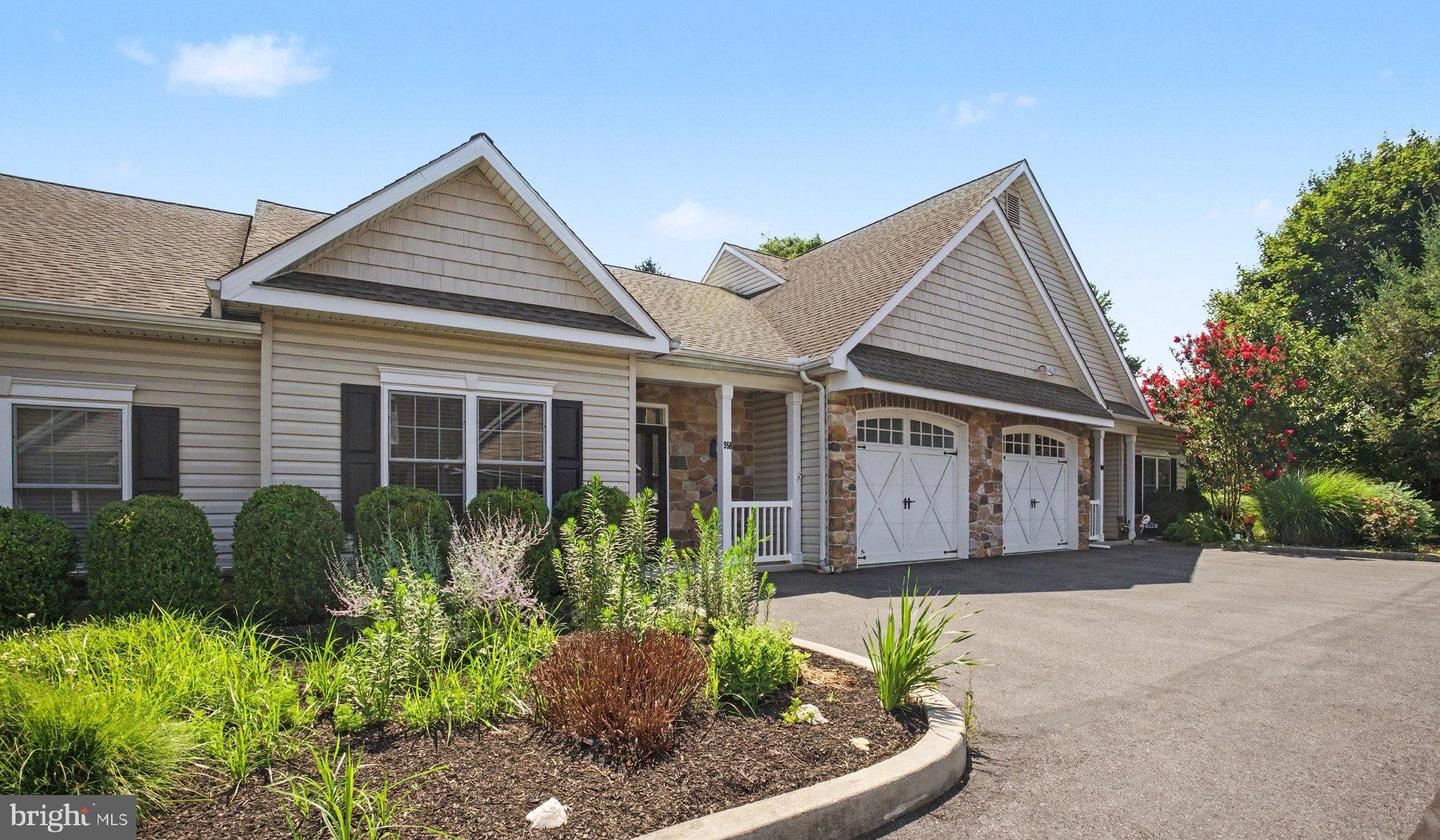 958 Elm Avenue, Lancaster