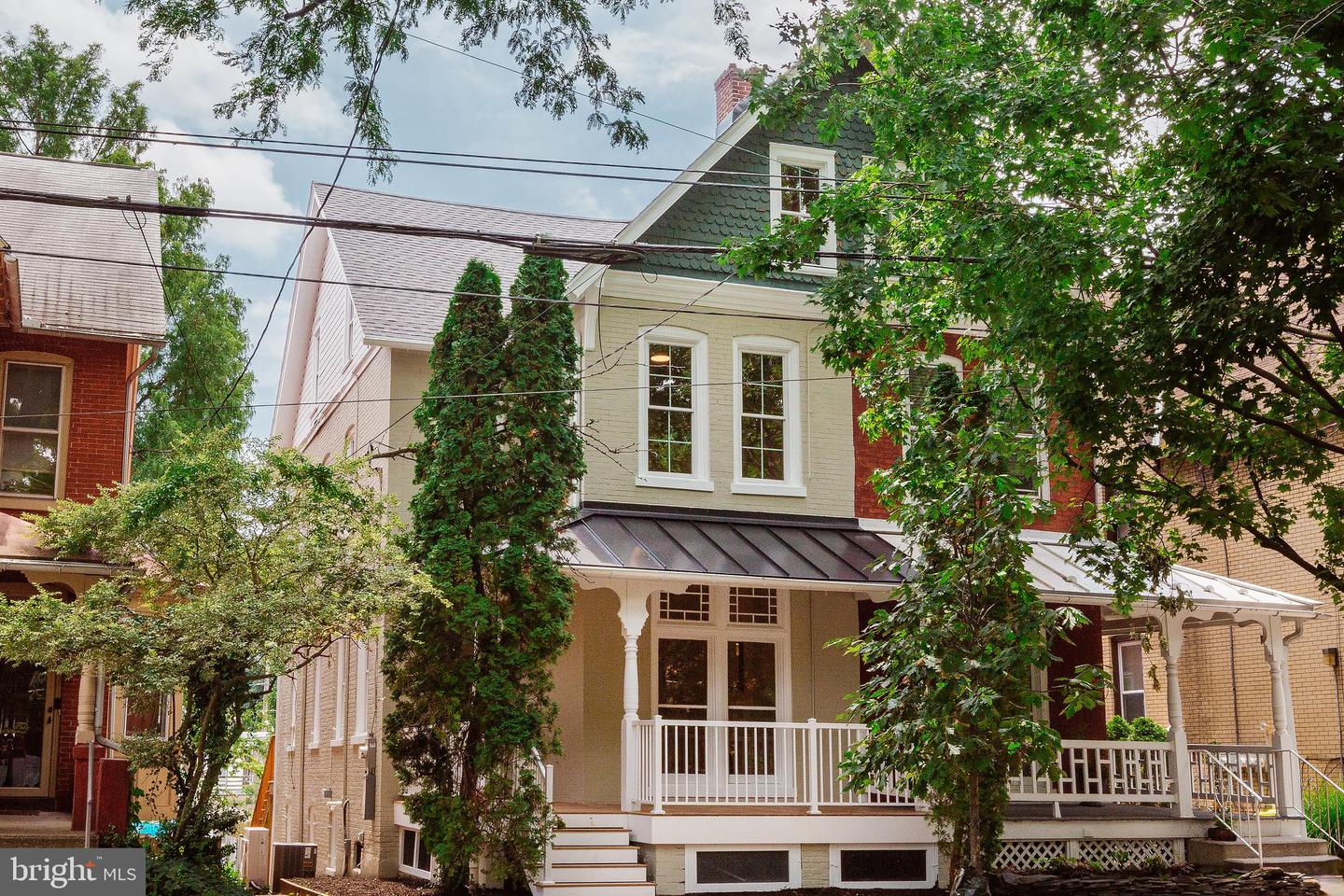 522 W James Street