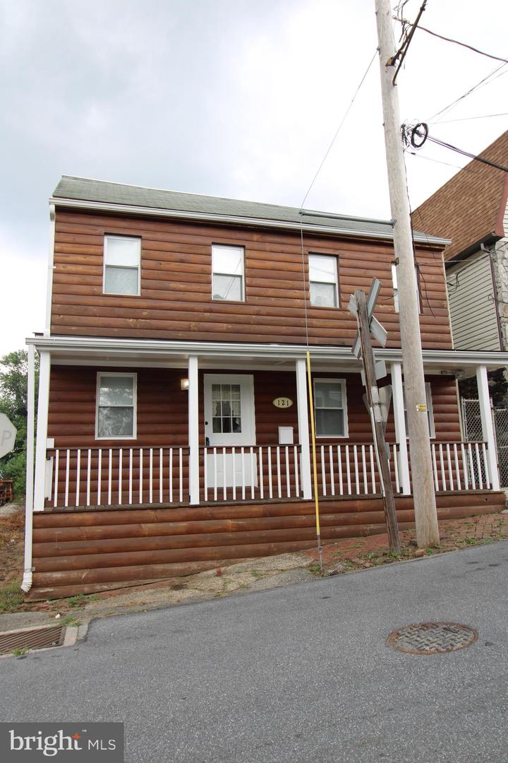 121 Perry Street
