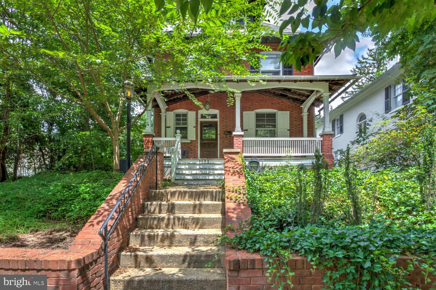 1033 Woods Avenue, Lancaster