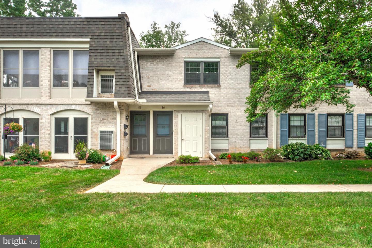 86 Valleybrook Drive