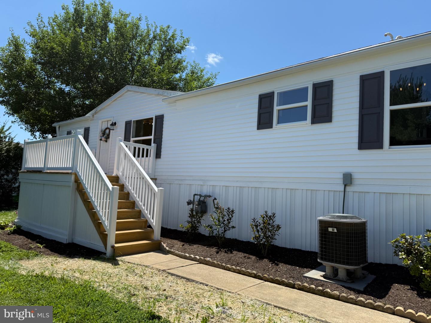 203 Oakfield Court W