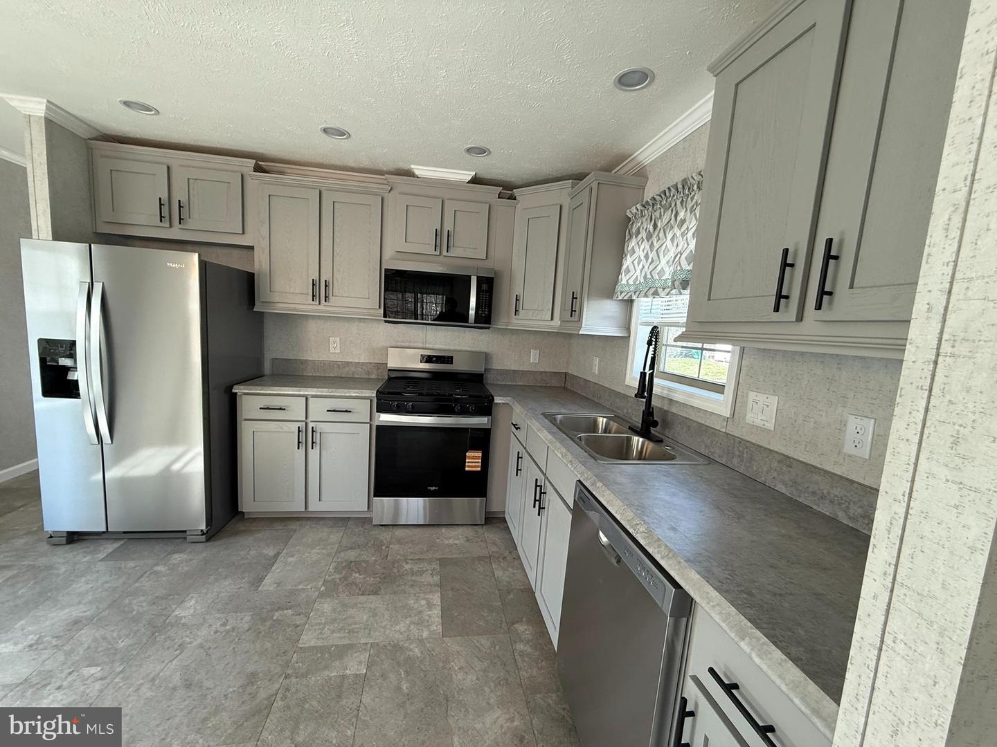 38 Lakeview Drive