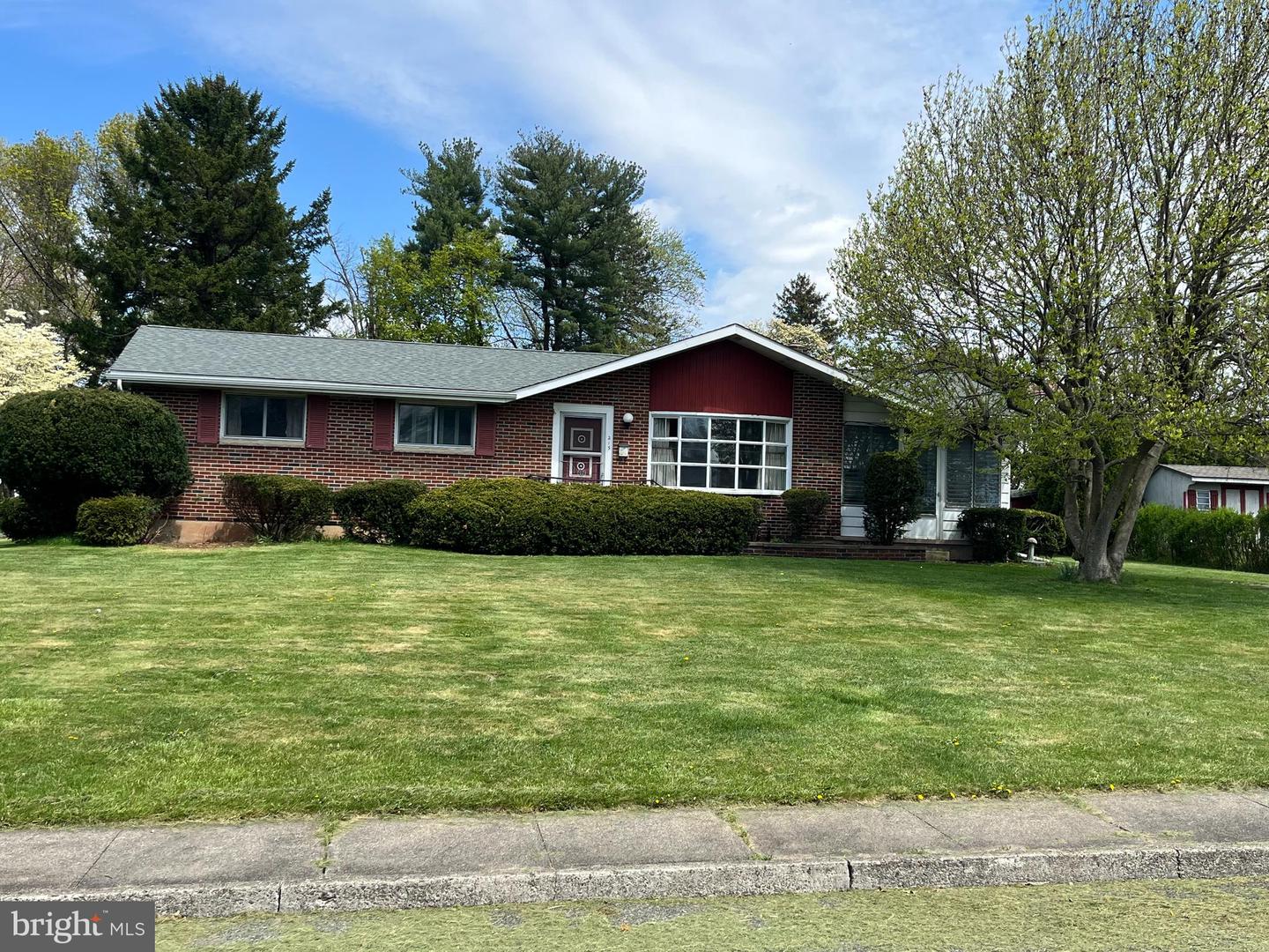 215 E E Oxford Street, Coopersburg