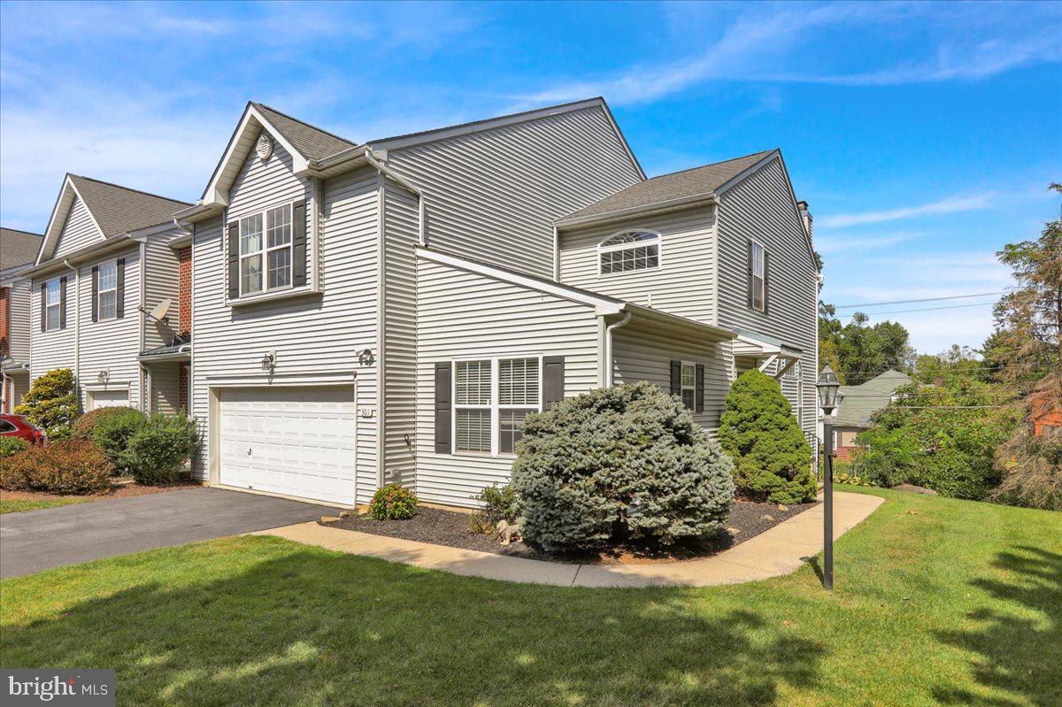 301 Hawthorne Lane, Whitehall