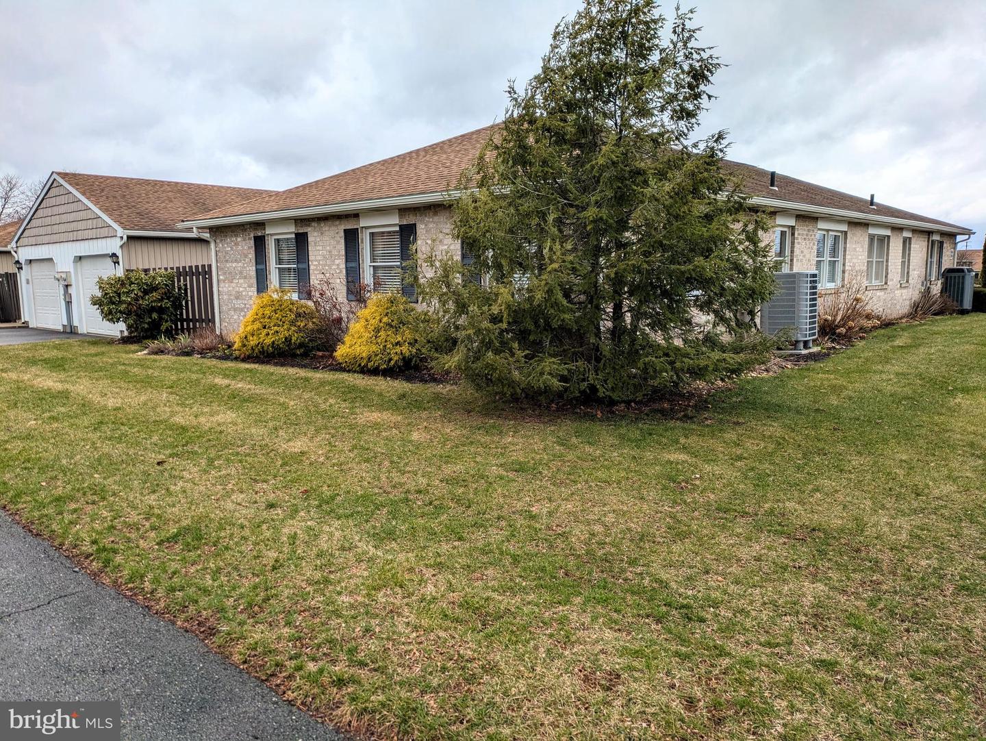 5694 Burning Tree Lane, Macungie