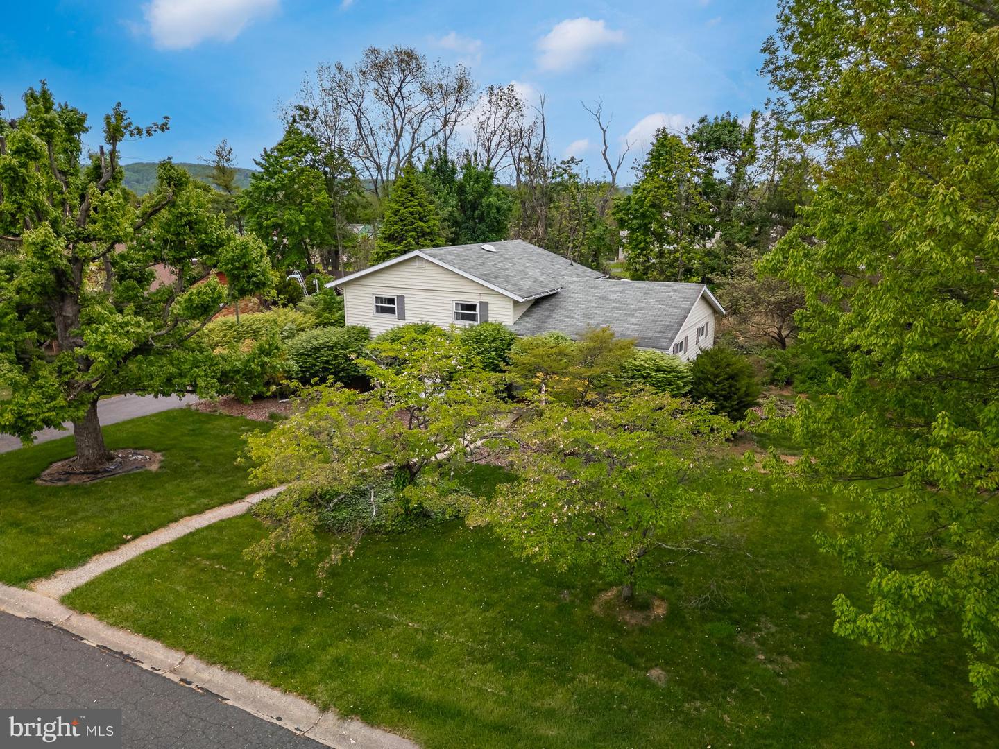 5131 Fairlawn Road, Center Valley