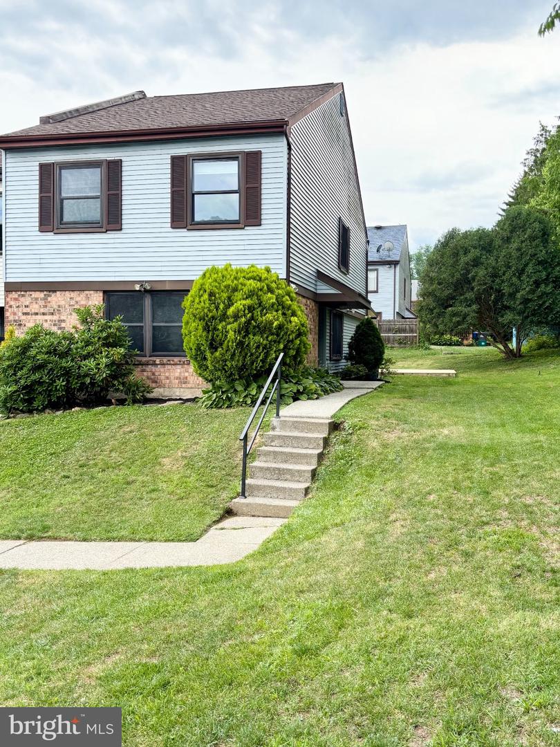 1726 Saratoga Court