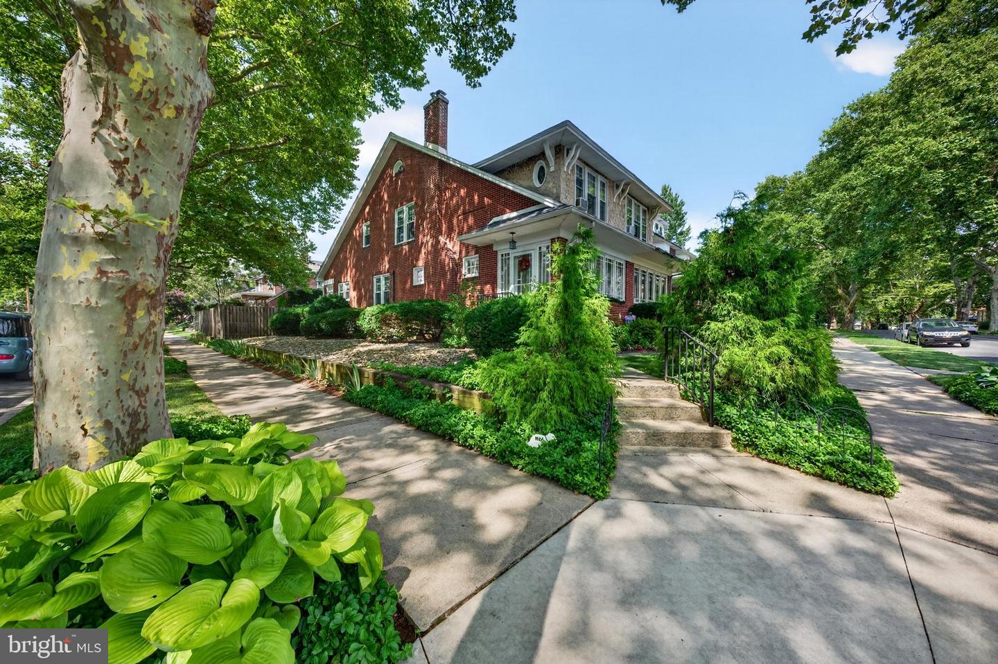 2051 W Livingston Street