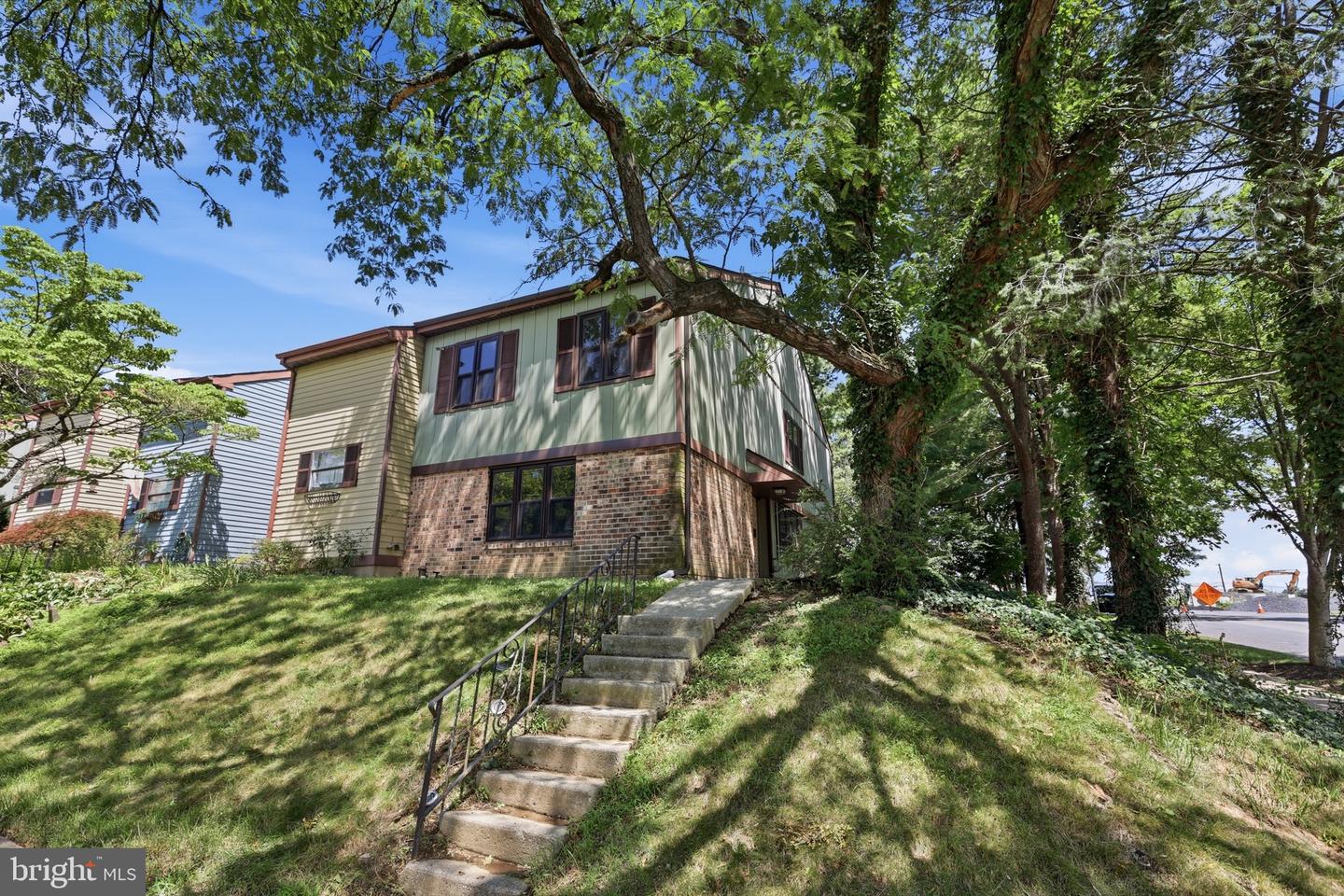 1701 Saratoga Court