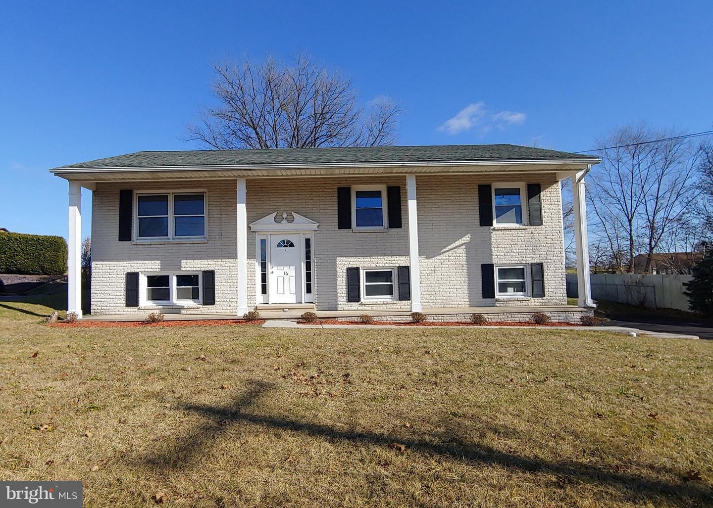 16 Colonial Drive, Jonestown