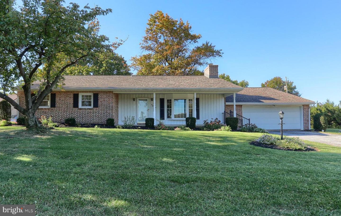 221 Golf Road, Myerstown