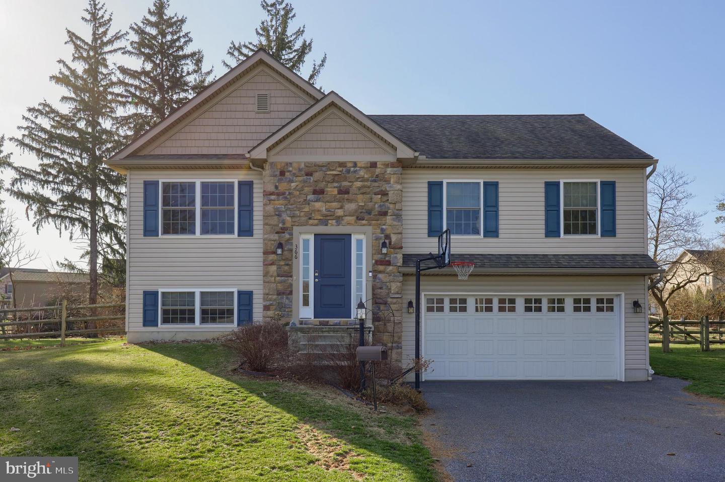 366 S Center Avenue, Palmyra