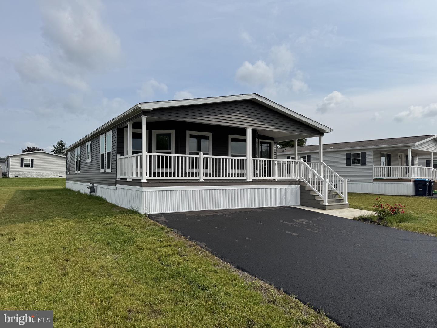 21 Evergreen Alley, Palmyra
