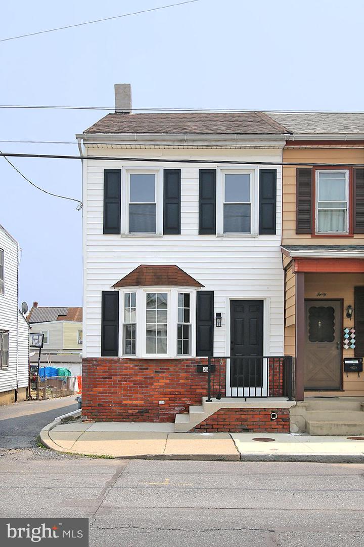 38 Guilford Street, Lebanon