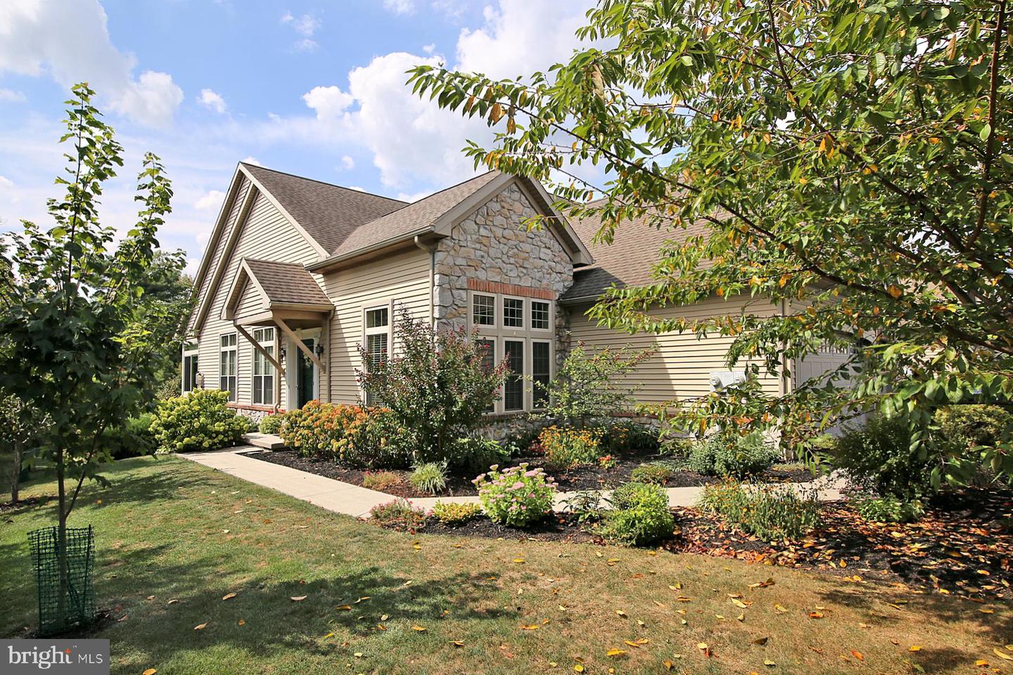 805 Briar Edge Court, Lebanon