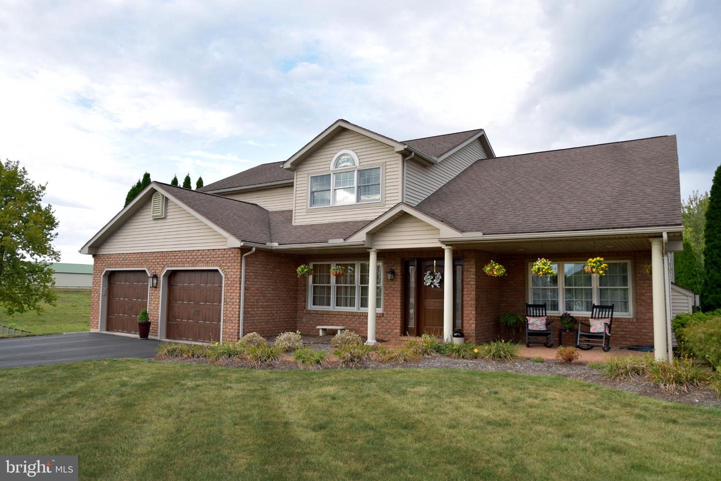 1596 Colonial Circle, Lebanon