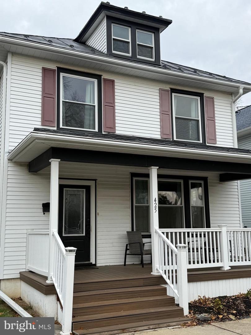 425 E Maple Street, Palmyra