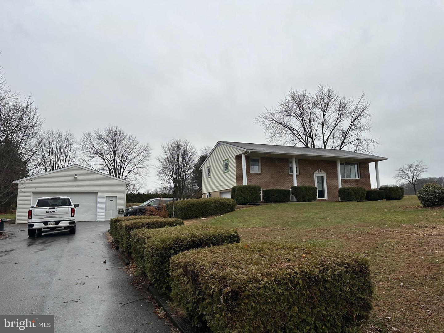 2562 Long, Lebanon
