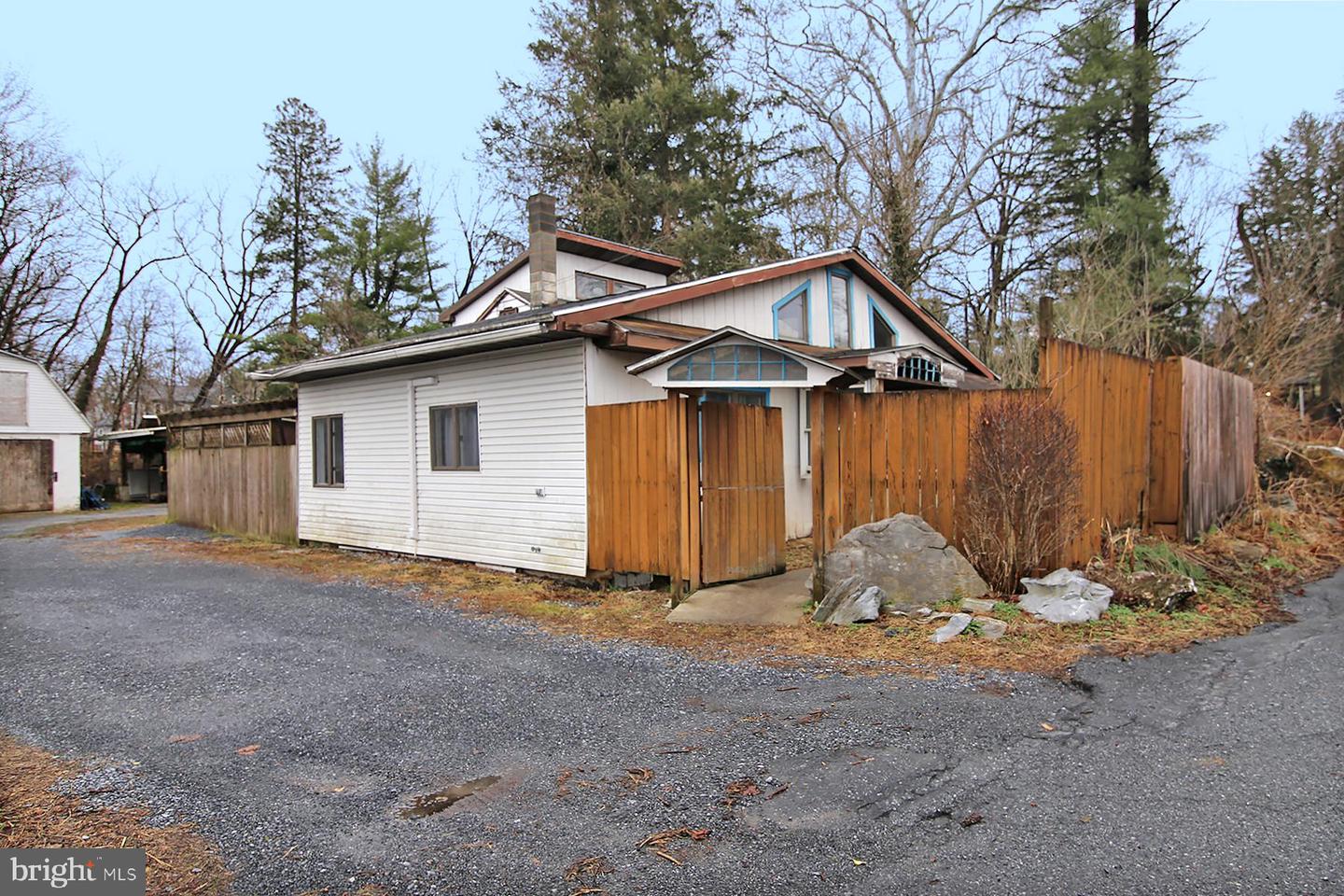 672 Ono Road, Annville
