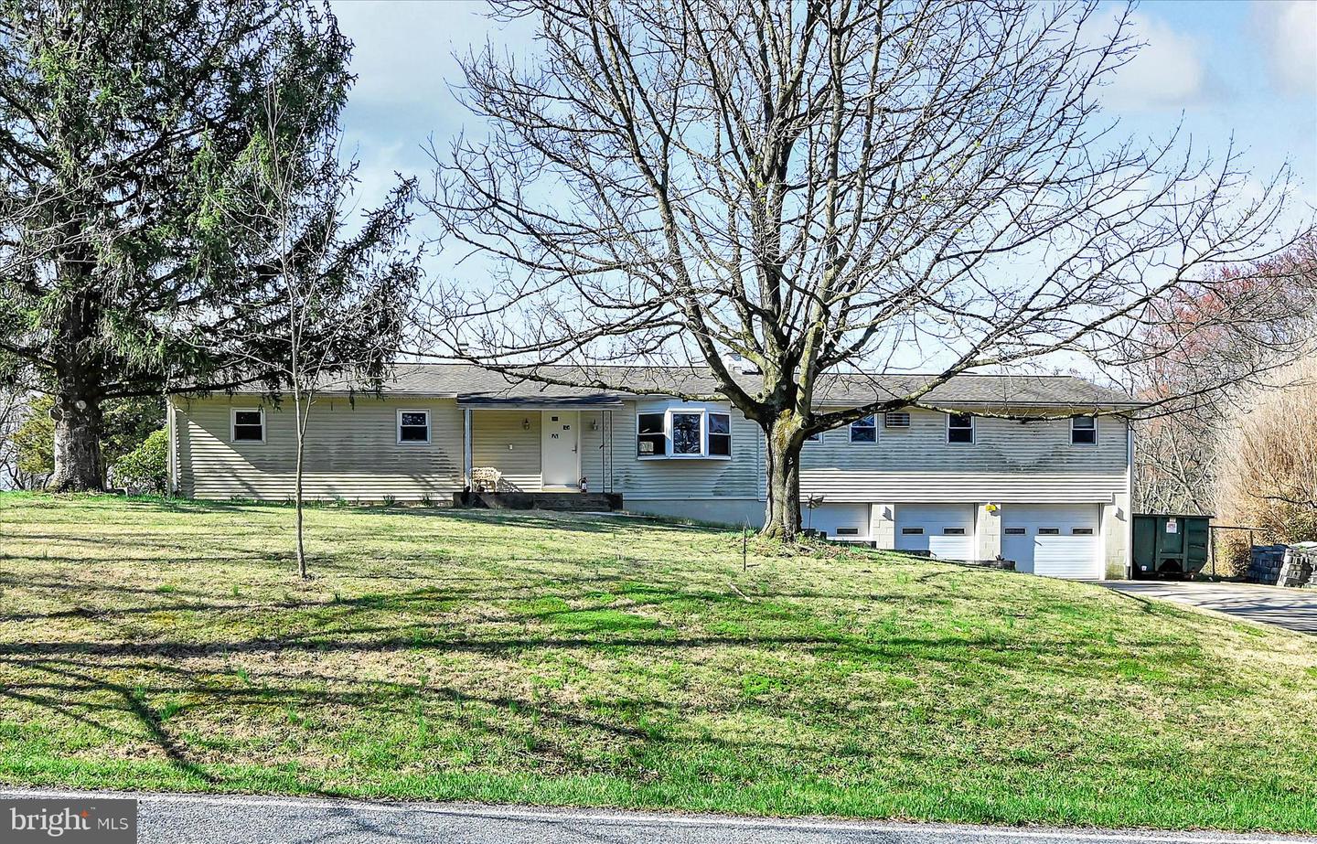 83 Silvertown Road, Jonestown