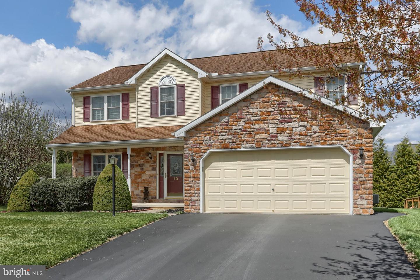 10 Lion Lane, Jonestown