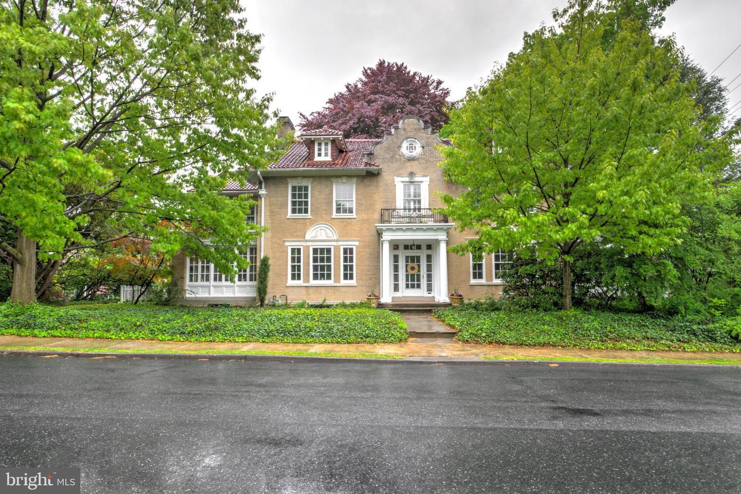2 E High Street