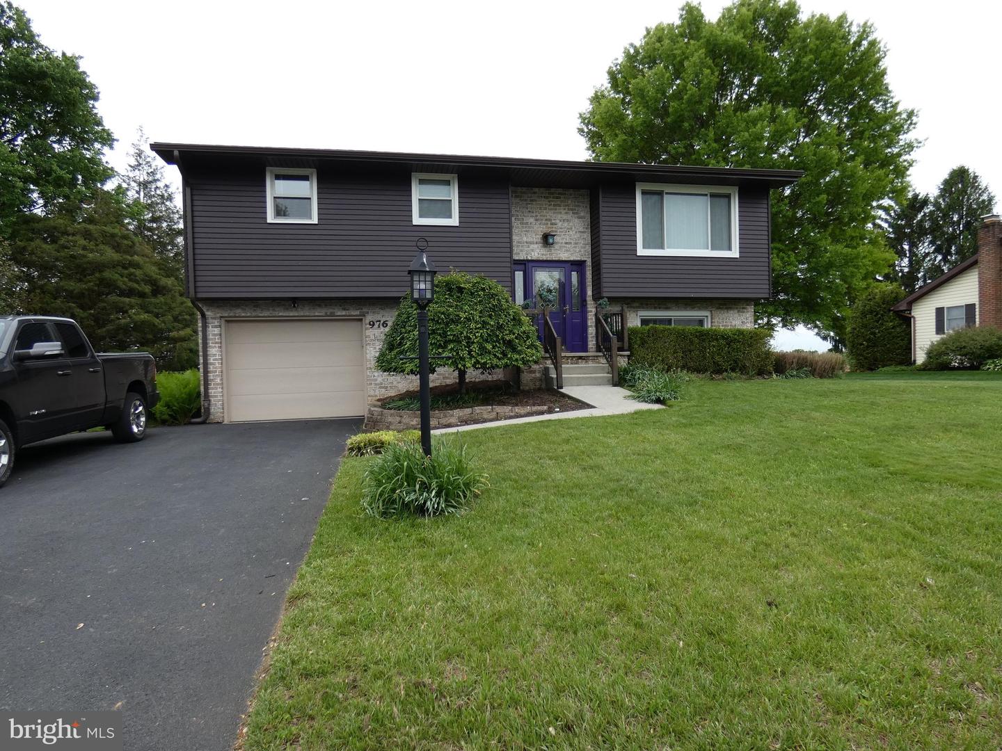976 E Fir Street, Palmyra