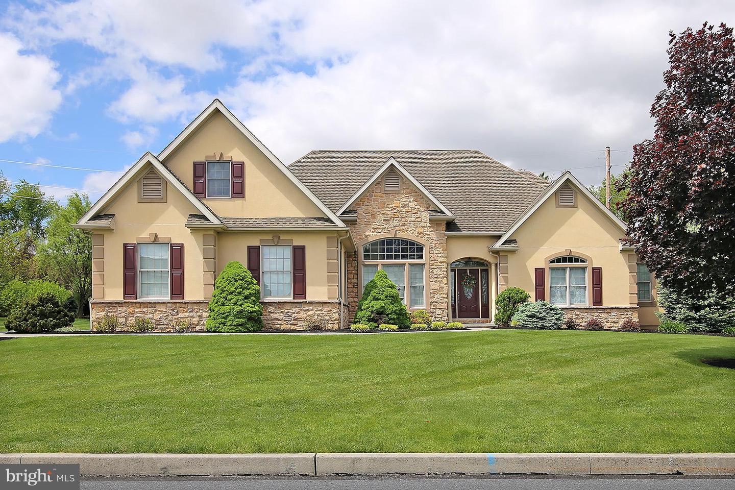 33 Strathford Dr L-0026 Drive