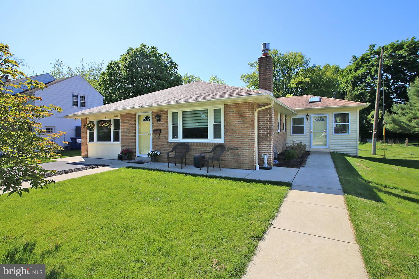 1634 Elm St