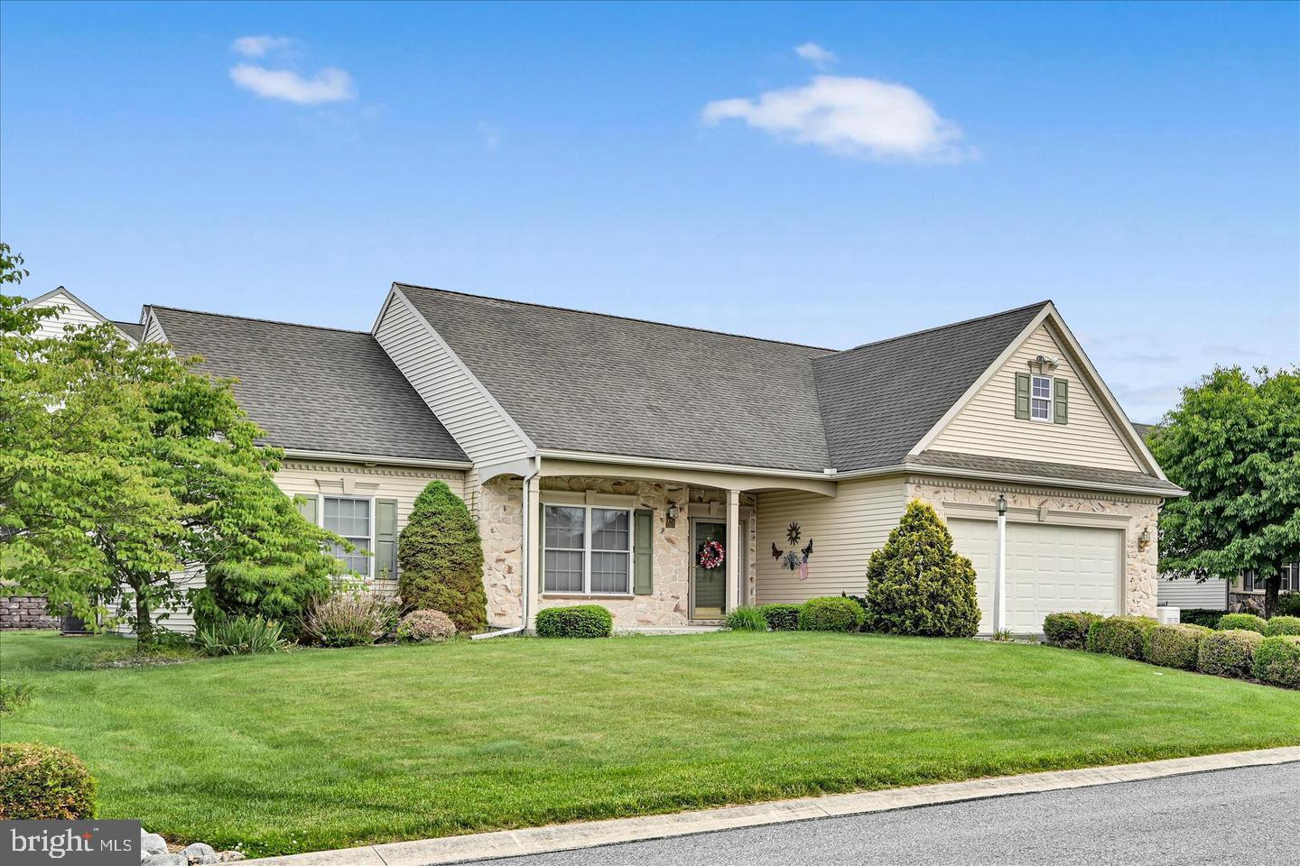 850 Water Edge Ct