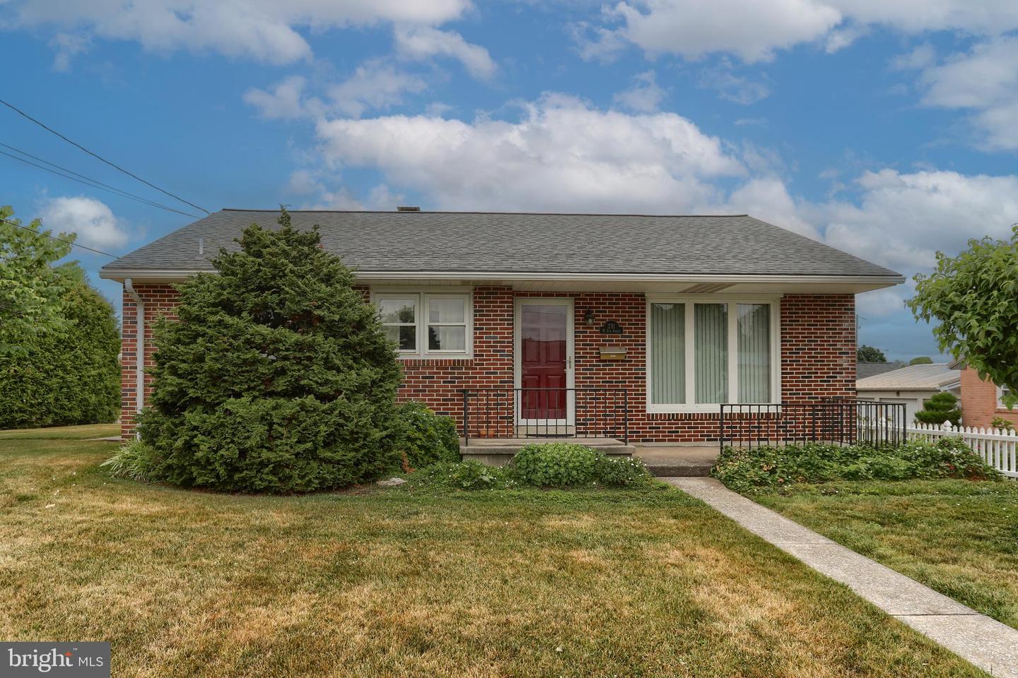 231 W Elm Street