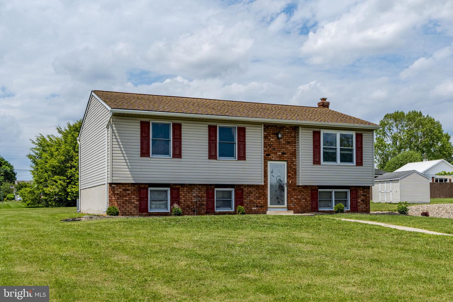 221 W Hamilton Avenue, Myerstown