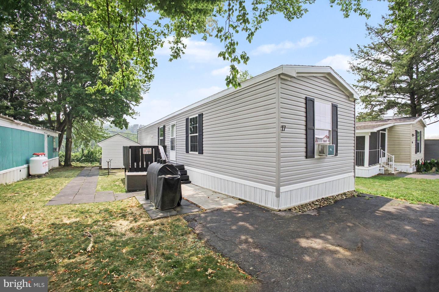 17 Lebanon Valley Ct