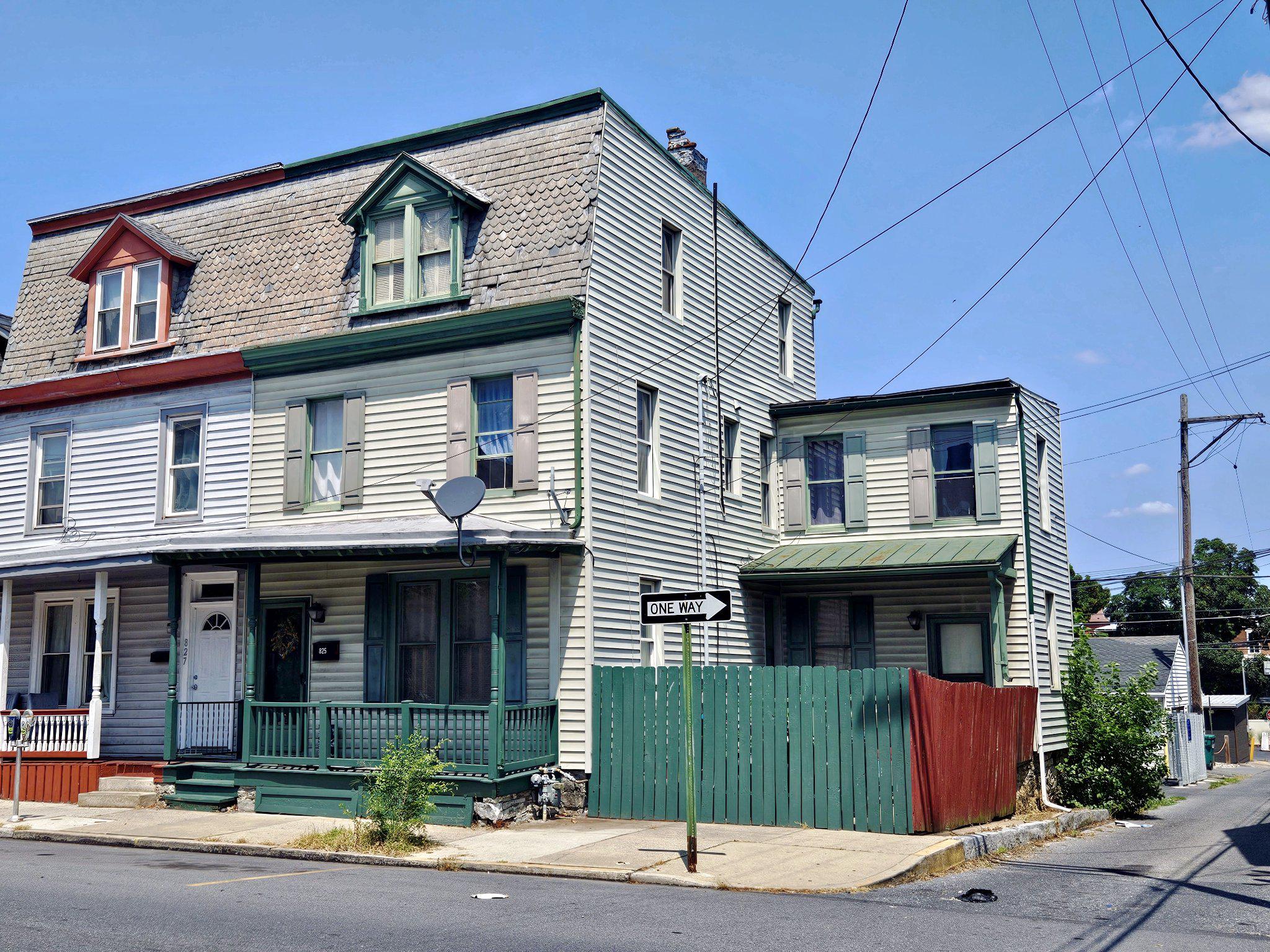 825 Walnut Street