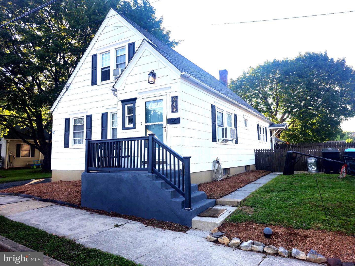 911 W Cherry Street