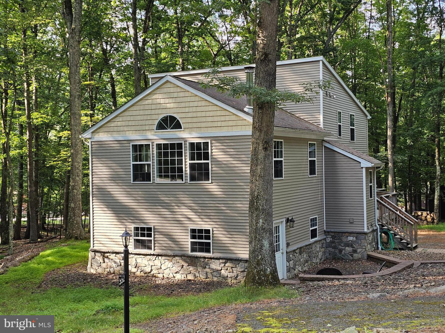 552 S Huron Circle, Hazleton