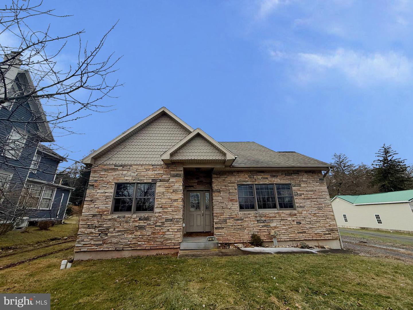 216 Main, Conyngham