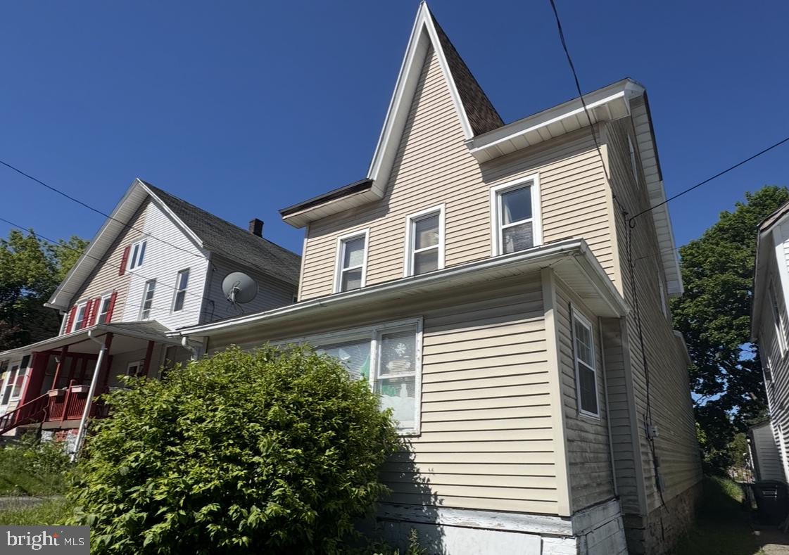 1042 Birkbeck Street