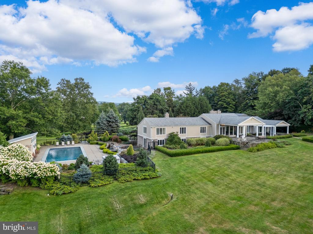 495 N Abington Road, Waverly Township