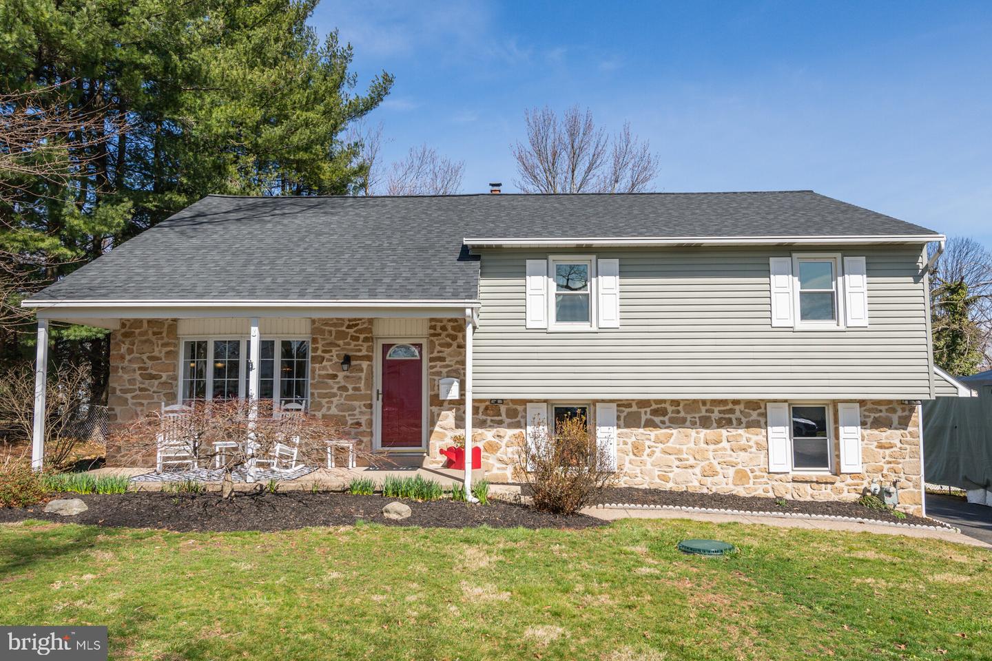 517 Manor House Lane, Willow Grove